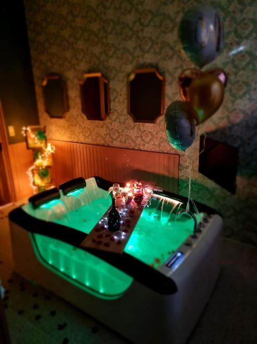 Royal Room Jacuzzi Haut De Gamme Centre Ville Mulhouse Exterior photo