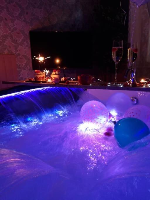 Royal Room Jacuzzi Haut De Gamme Centre Ville Mulhouse Exterior photo